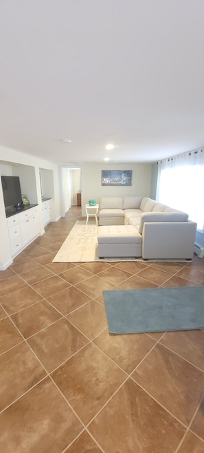 TV - Spacious 5-bedroom house in Southampton. Location! Location! Location! Private (Southampton)