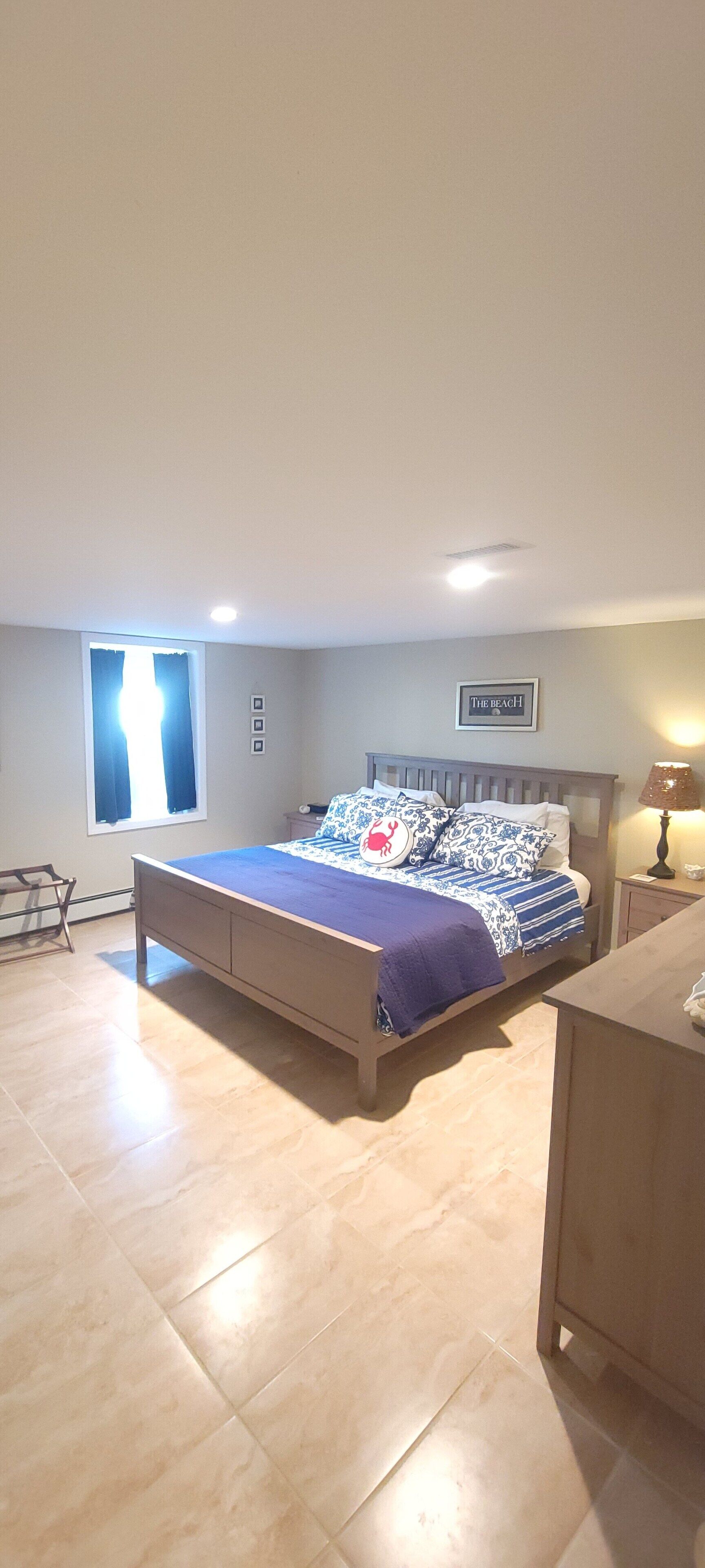 5 bedrooms, iron/ironing board, WiFi, bed sheets