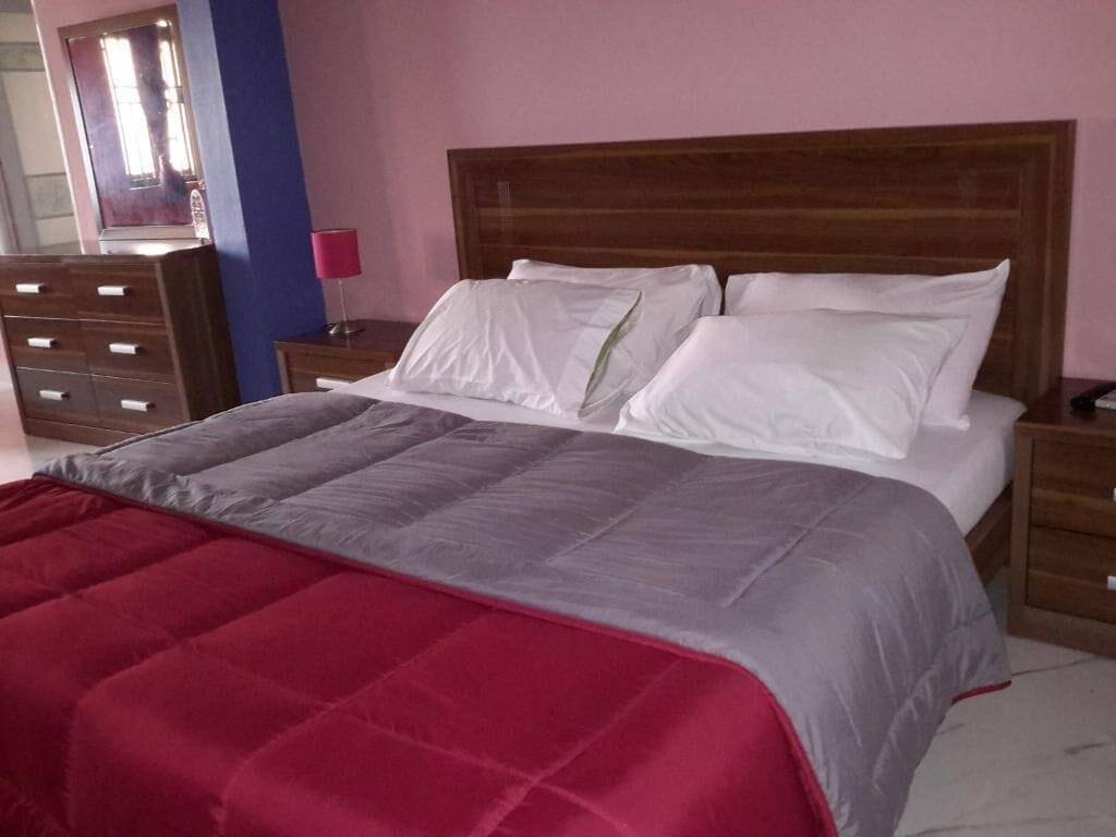 Iron/ironing board, free WiFi