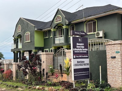 IMPRESSIVE COLORS LODGE