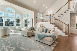 Televisión, libros y oficina 