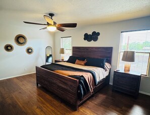 3 bedrooms, desk, iron/ironing board, free WiFi