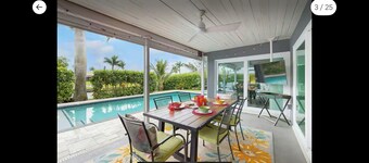 Waterfront Paradise 3-bedroom, 2 bath, with private pool & hot tub in Cape Coral