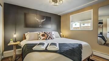 2 bedrooms, in-room safe, desk, iron/ironing board