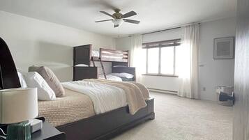 Planxa i posts de planxar, un bressol de viatge i wifi gratuïta