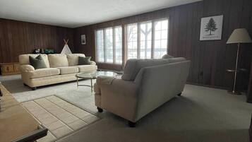 Télévision, table de tennis de table