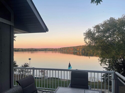 Lilac Retreat lake house sauna + pickleball close to St. Johns and St. Bens