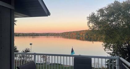 Lilac Retreat lake house sauna + pickleball close to St. Johns and St. Bens