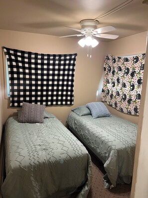 5 bedrooms, WiFi, bed sheets