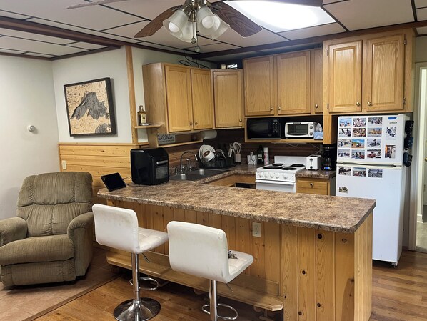 Microondas, horno y parrilla de estufa