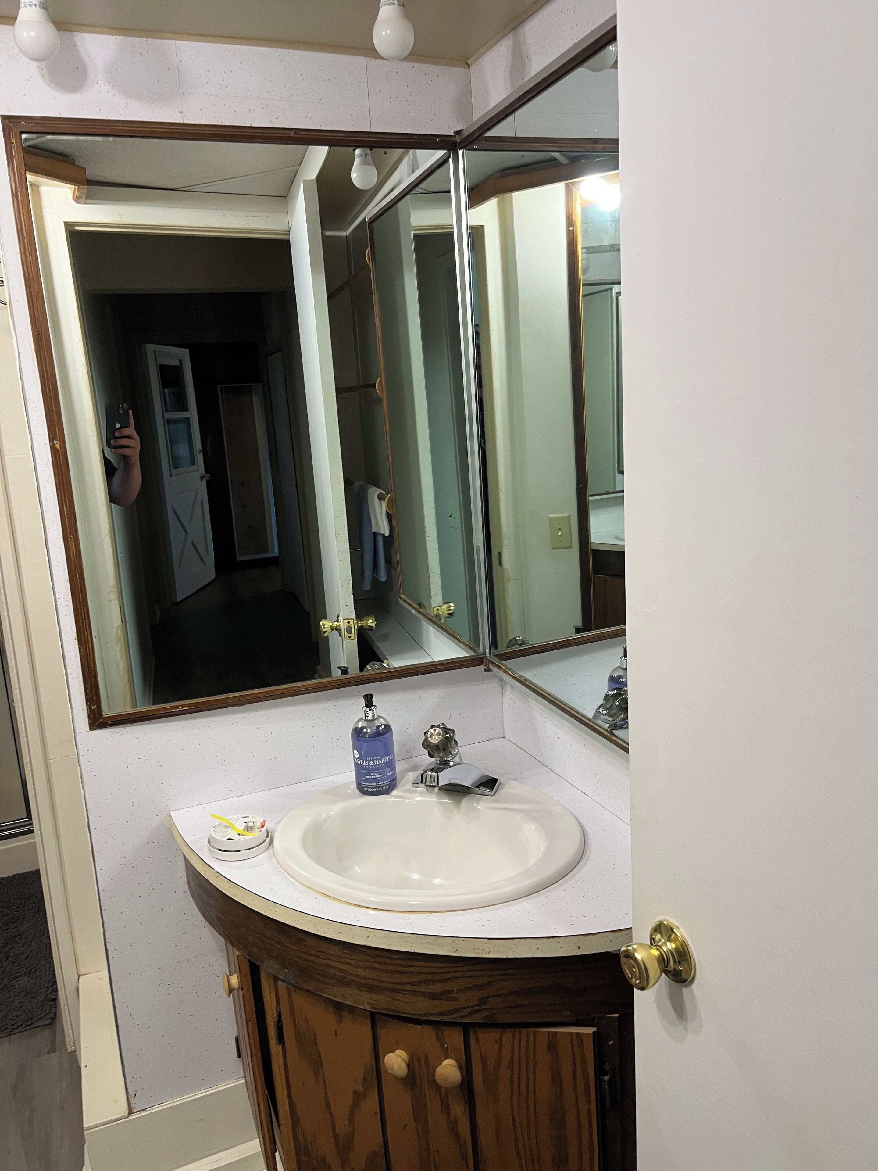 提供毛巾、番梘、廁紙