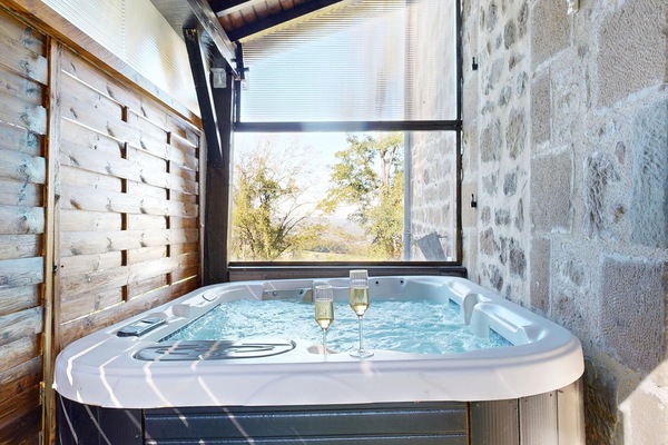Indoor spa tub