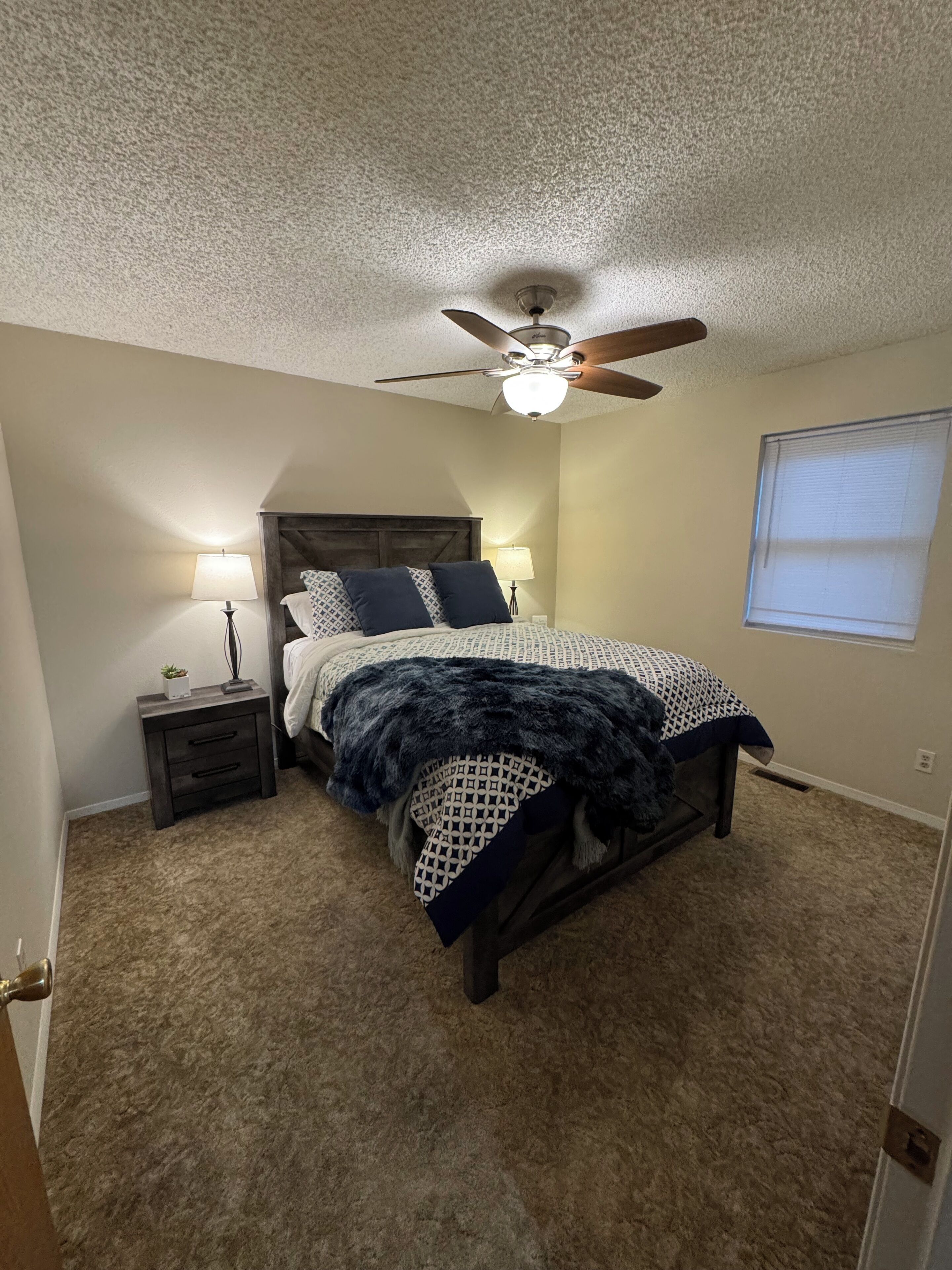 3 多间卧室、免费 WiFi、床单