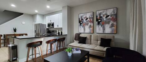 Älytelevisio, videopelejä, kirjoja