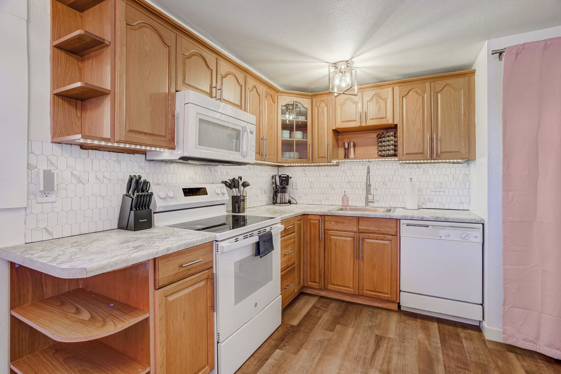 Micro-ondes, four, plaque de cuisson, lave-vaisselle