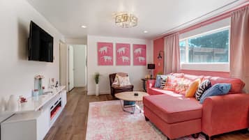 Smart TV, fireplace