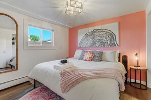 2 soverom, safe på rommet, skrivebord og strykejern/-brett