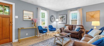 The Yellow Haus, 3 bedrooms, close to downtown Waterloo!