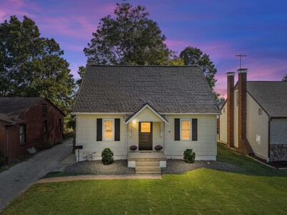 The Yellow Haus, 3 bedrooms, close to downtown Waterloo!