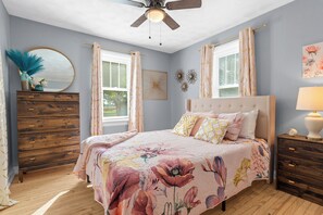 3 Schlafzimmer, Schreibtisch, Bügeleisen/Bügelbrett, kostenloses WLAN