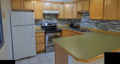 3-bedroom house in charming Anchorage with fitness room