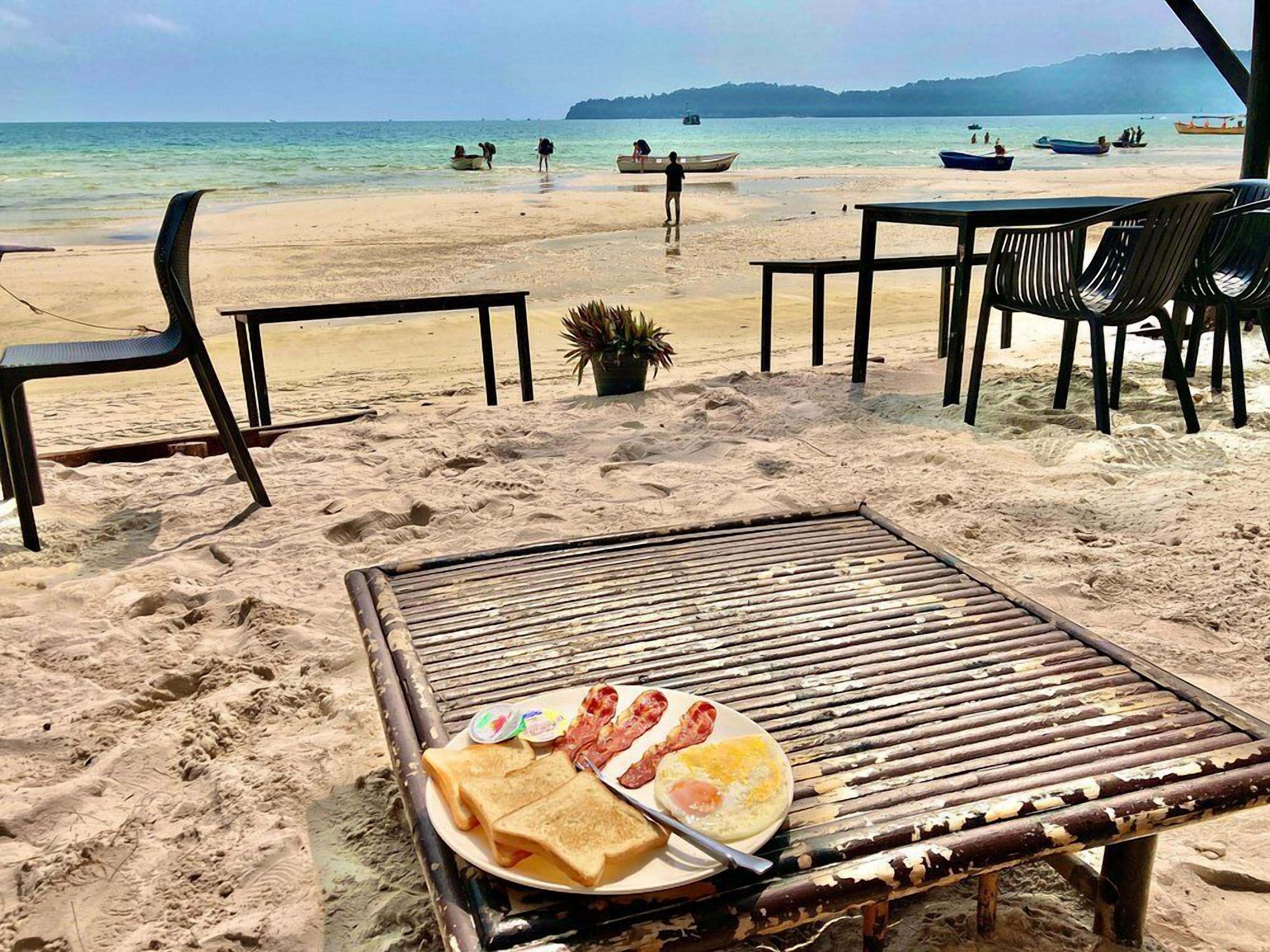 Daily local cuisine breakfast for a fee