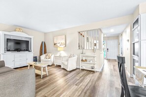 House, Multiple Beds, Patio, Garden View (The Roland Villa) | Living area