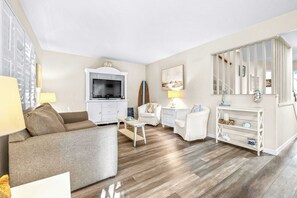 Ferienhaus, Mehrere Betten, Terrasse, Gartenblick (The Roland Villa) | Wohnbereich