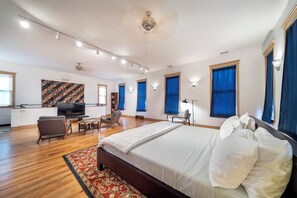 3 habitaciones, tabla de planchar con plancha, wifi y ropa de cama