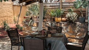 Outdoor dining - Colonial House in Downtown (Oaxaca de Juárez)