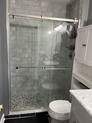 Håndklær og toalettpapir