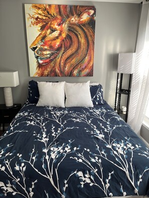 1 soverom, strykejern/-brett, internettilgang og sengetøy