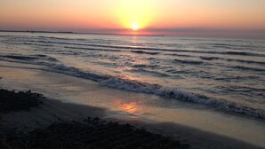 Unclassified image, 5 of 19, button - 2 Rooms Apartment, max 5 Adults, Splendid View on the Beach and the sea (Navodari)