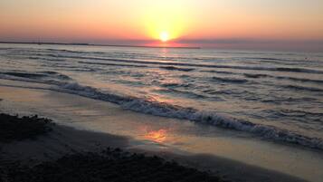 Apartment, 1 Bedroom, Accessible, Smoking | Beach
