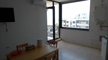 Apartment, 1 Bedroom, Accessible, Smoking | Living room