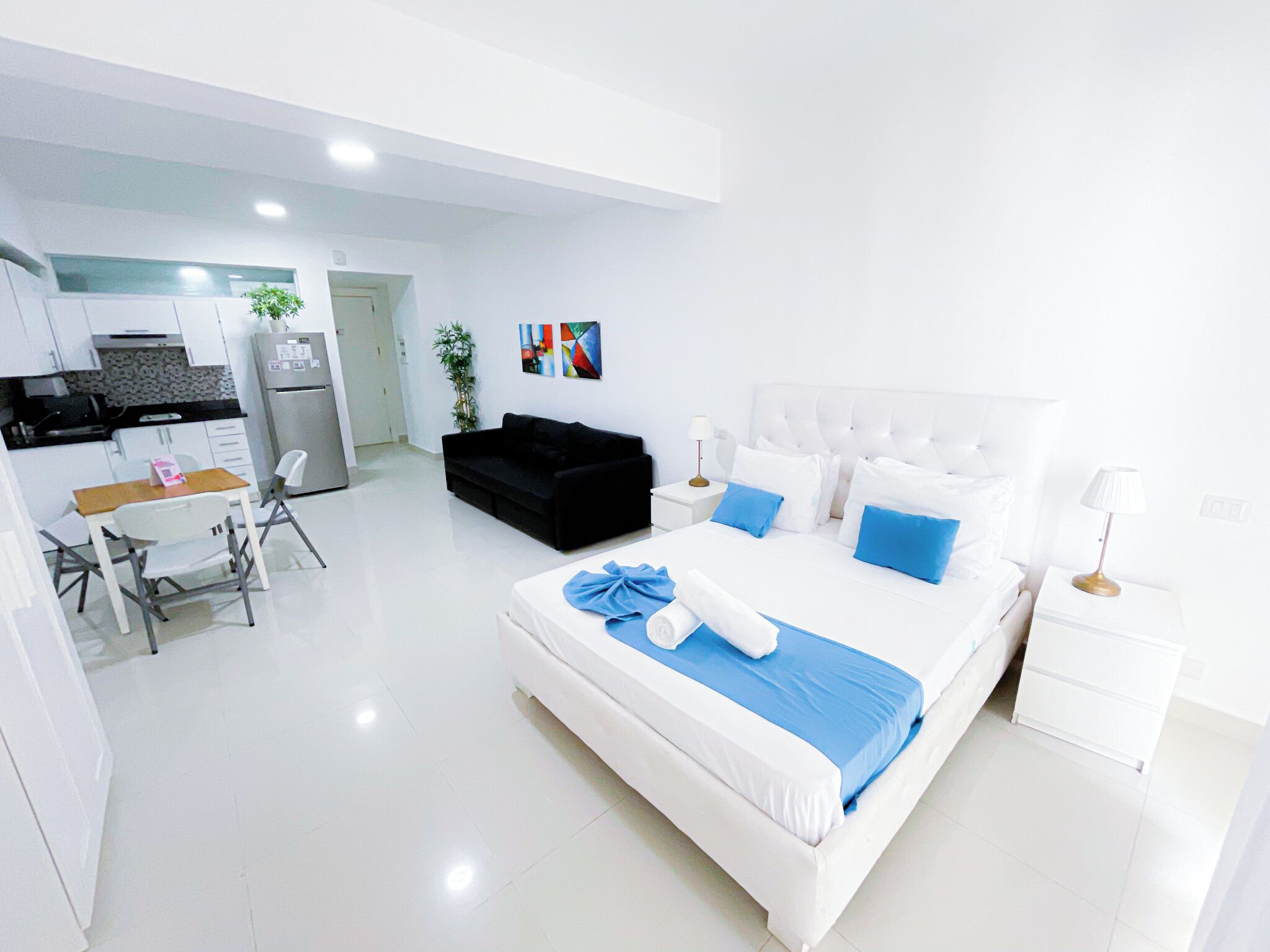 Deluxe-stúdíóíbúð - 1 meðalstórt tvíbreitt rúm með svefnsófa - aðgengi að sundlaug - borgarsýn | Rúmföt úr egypskri bómull, rúmföt af bestu gerð, dúnsængur