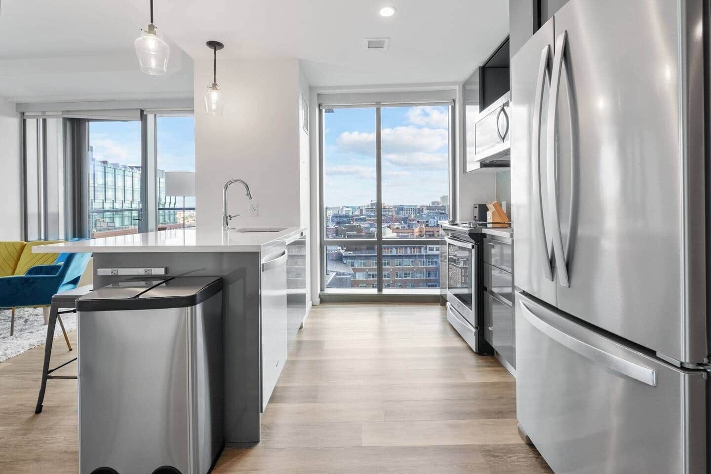 冰箱、微波炉、烤箱、炉灶