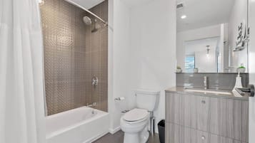 Jabón, champú y papel higiénico