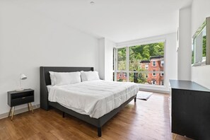 2 habitaciones, tabla de planchar con plancha, wifi y ropa de cama 