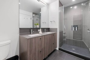 石鹸、シャンプー、トイレットペーパー