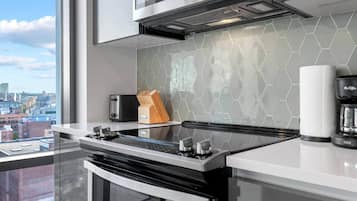 KylskÄp, mikrovÄgsugn, ugn och spishÀll