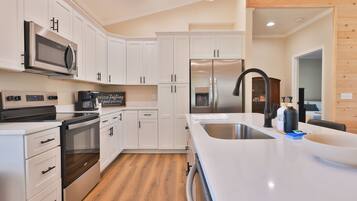 Frigorífic, microones, forn i placa de cuina