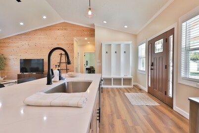 Katie Bird’s Nest a Charming 3-bedroom house in wonderful Martin