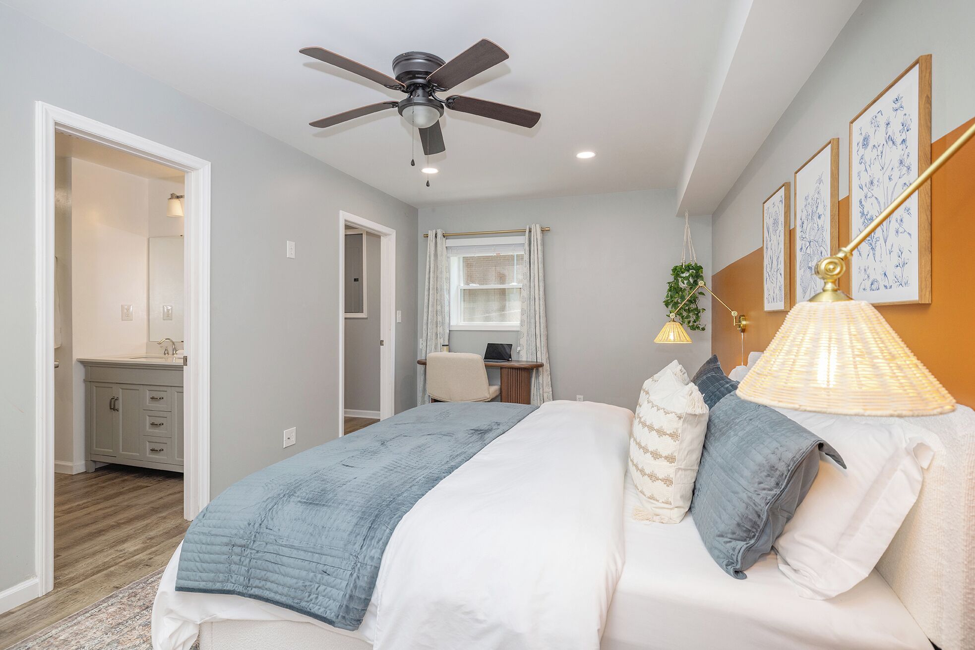 5 bedrooms, desk, iron/ironing board, travel crib