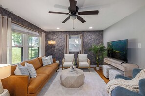 Smart TV, foosball, stereo - 5BR, Pet Friendly, Game Rm, Quail Hollow Hideaway (Charlotte)