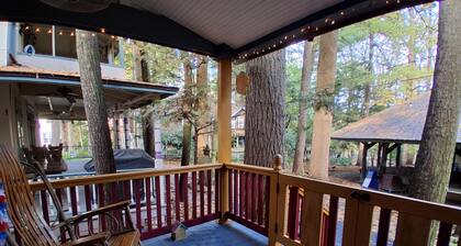 Delightful cottage with AC and Heat in charming Mount Gretna for year-round FUN!