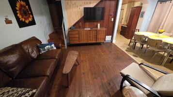 Smart TV, books, stereo