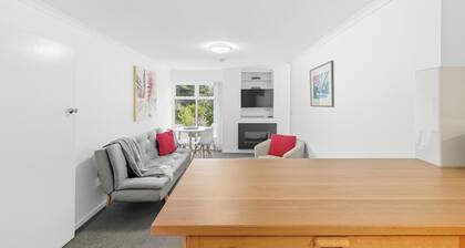 Charming Maning Ave - 2 Bedroom Unit