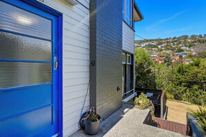 Front of property - Charming Maning Ave - 2 Bedroom Unit (Sandy Bay)