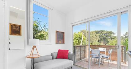 Charming Maning Ave - 2 Bedroom Unit